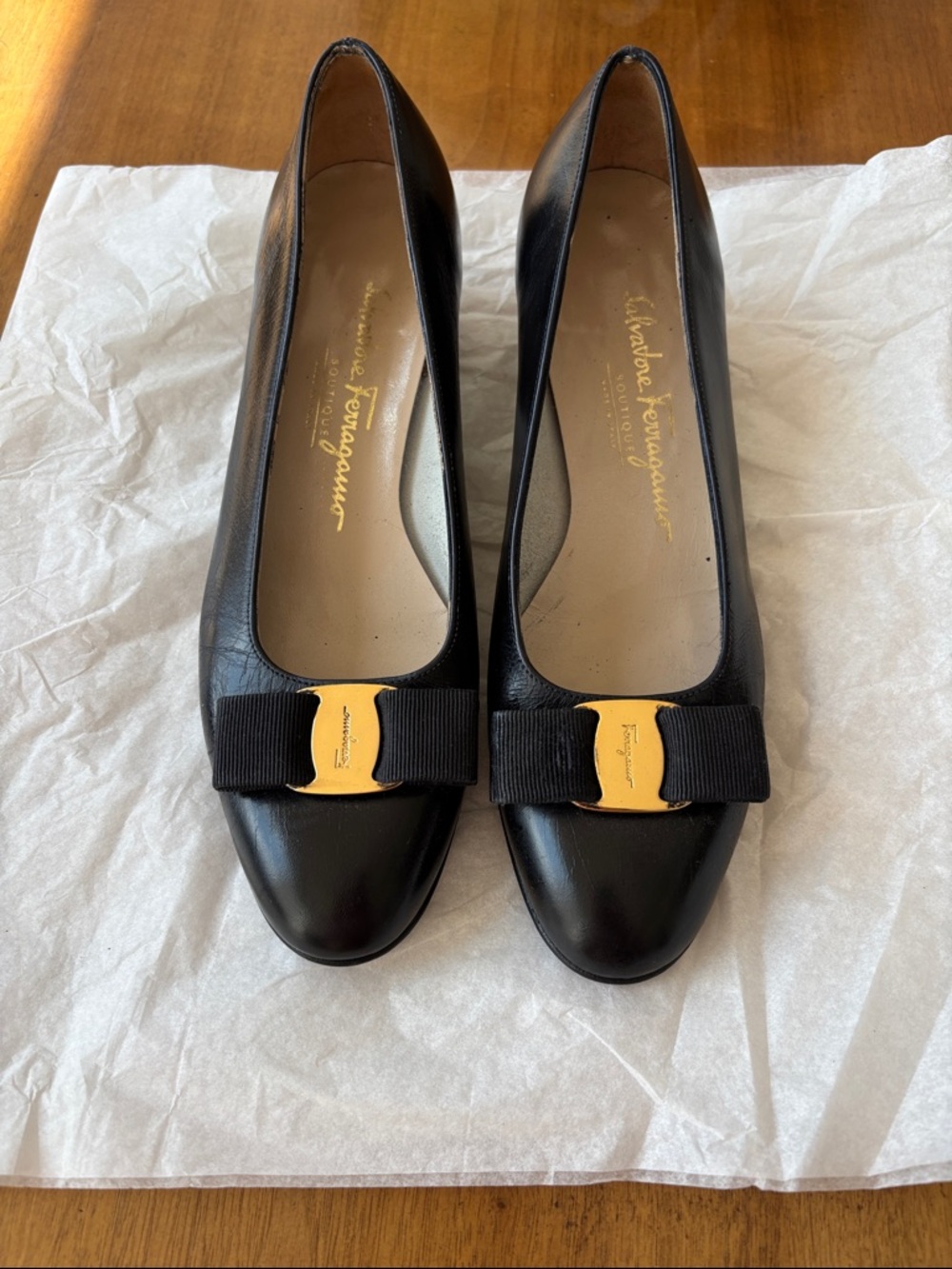 Salvatore Ferragamo Black Leather Bow Ballet Pump with Gold Hardware size US 7.5